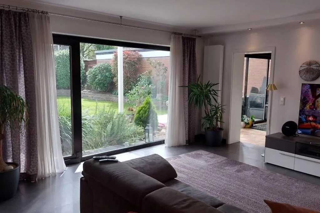 Superior Haus 120 Qm Mit Garten デュッセルドルフ ドイツ