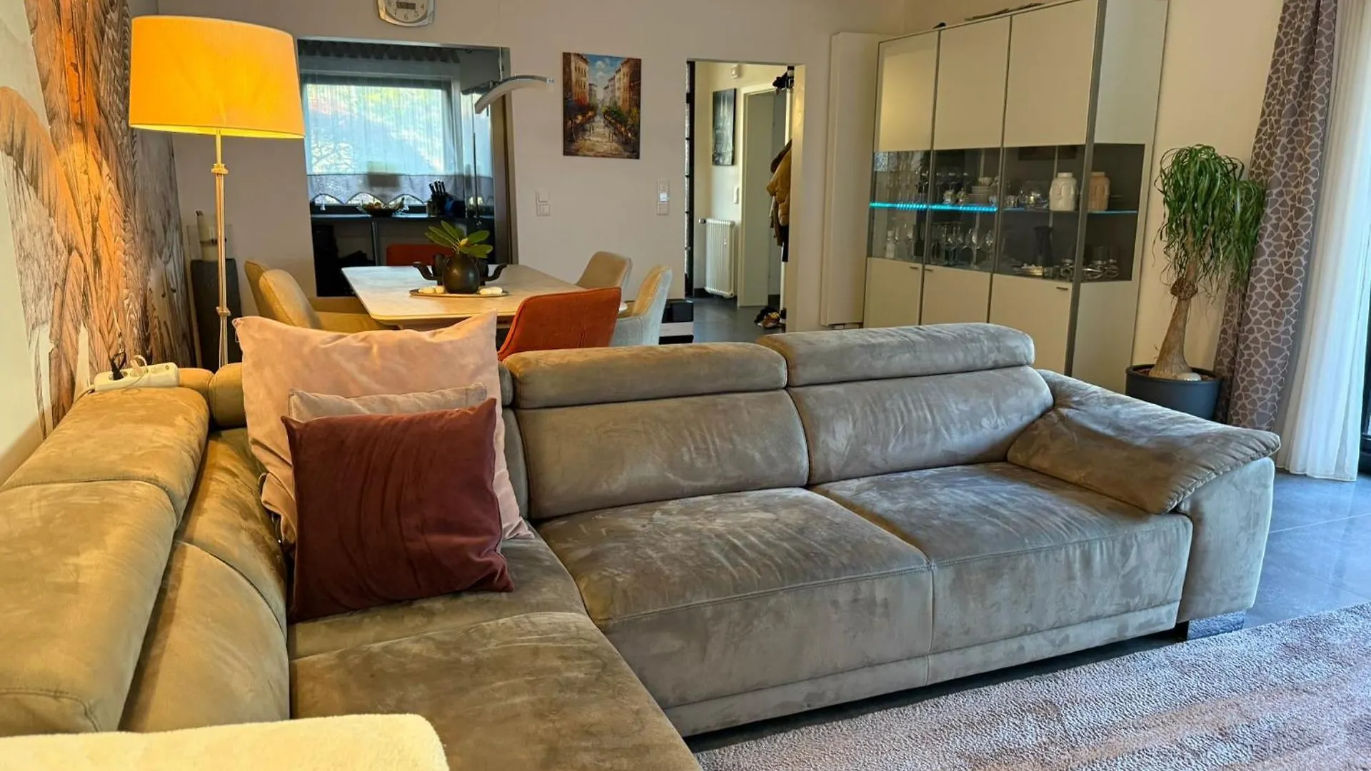 Superior Haus 120 Qm Mit Garten デュッセルドルフ ドイツ